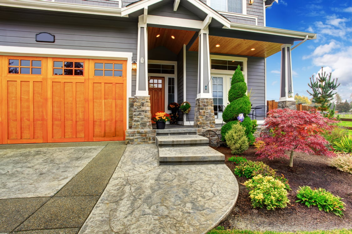 House exterior with curb appeal